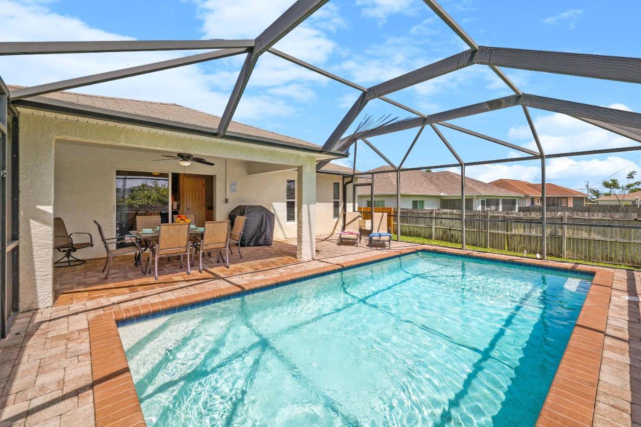 Family Vacation, Heated Pool, Wake Up To Enjoy The Sunrise - Villa Pine Island ケープコーラル エクステリア 写真